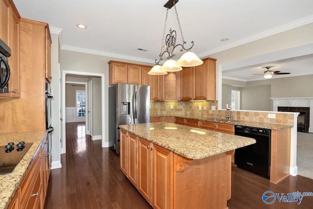 kitchen with a peninsula, ornamental molding, ceiling fan, black appliances, and tasteful backsplash