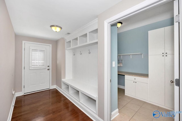 mudroom featuring light tile patterned floors, visible vents, and baseboards