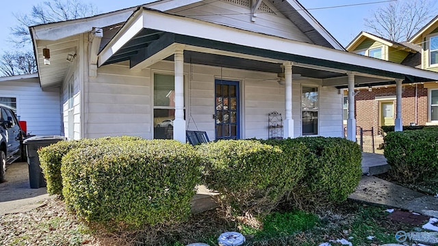 view of front of property with a ceiling fan and covered porch