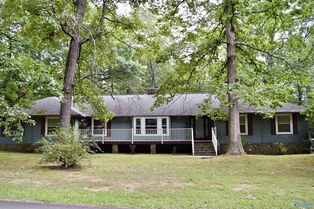 ranch-style house featuring a front yard