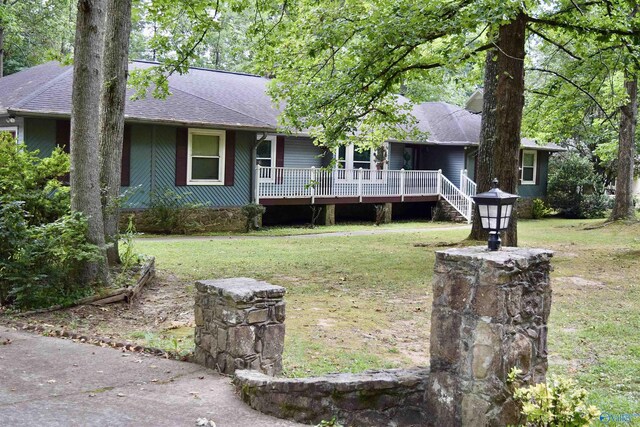 view of front of house with a front yard