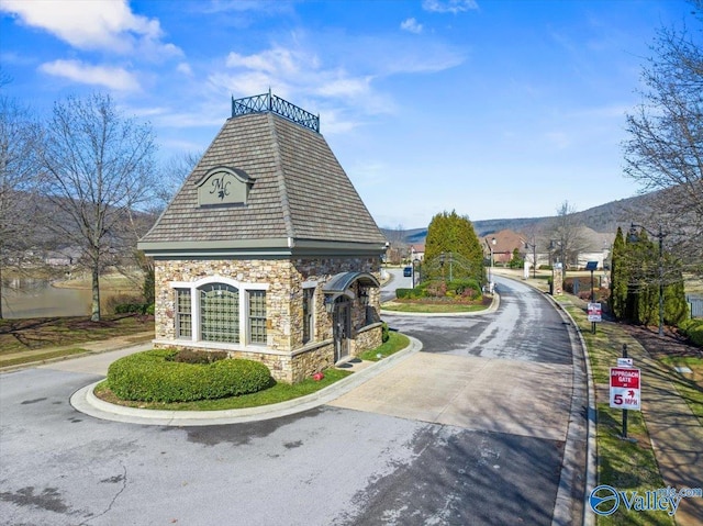 exterior space featuring curved driveway
