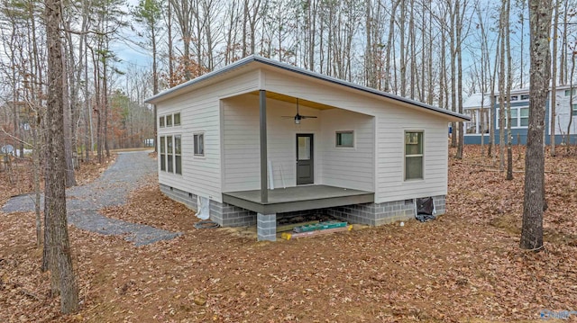 view of front of property with ceiling fan