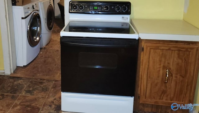 laundry area featuring dark tile patterned flooring and independent washer and dryer