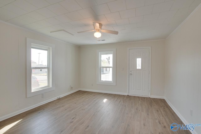 entrance foyer featuring light wood finished floors, baseboards, crown molding, and a ceiling fan