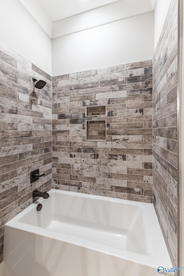 bathroom featuring tiled shower / bath combo