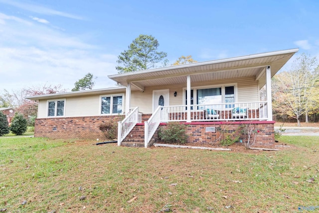 view of front of home with covered porch and a front lawn