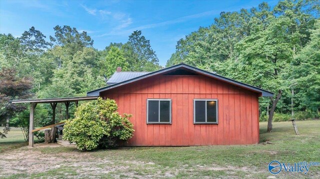 view of side of property featuring a yard