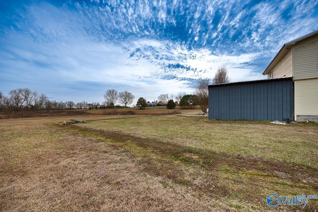 view of yard featuring a rural view