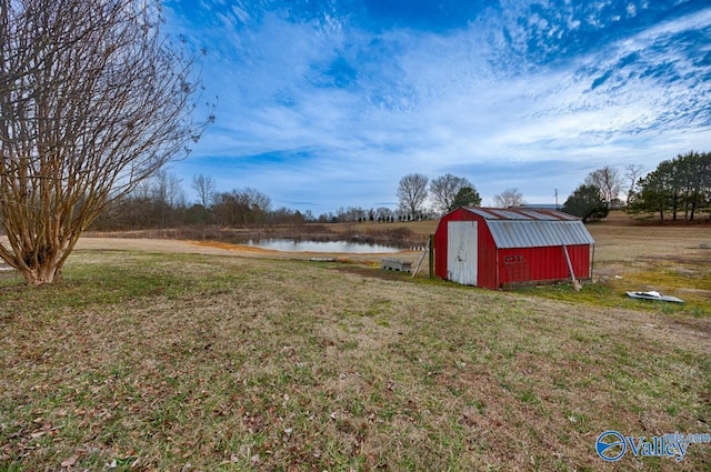 view of yard featuring a storage unit and a water view