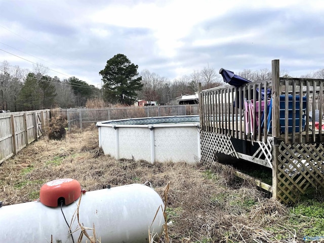 view of yard featuring a fenced in pool