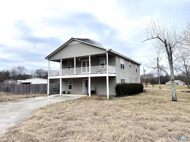 view of front of property with a front yard