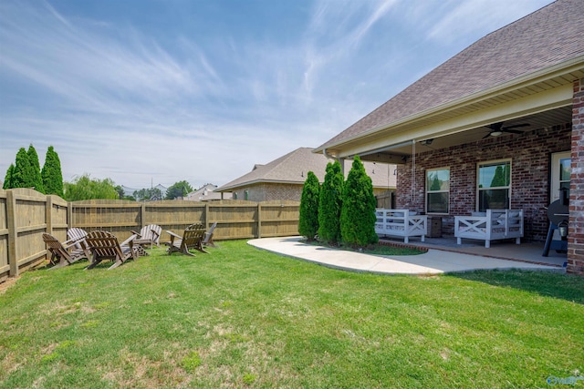 view of yard featuring a ceiling fan, a patio area, and a fenced backyard