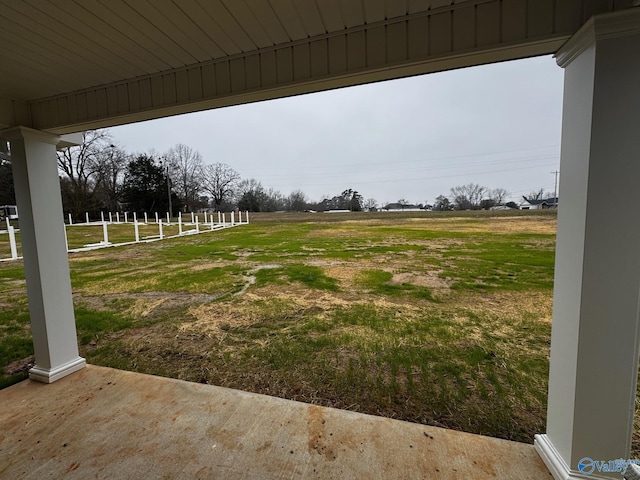 view of yard featuring a rural view