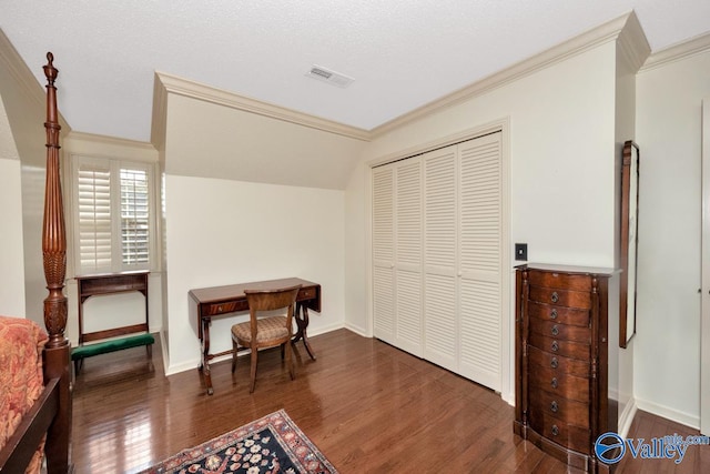 living area featuring a textured ceiling, lofted ceiling, ornamental molding, and dark hardwood / wood-style floors