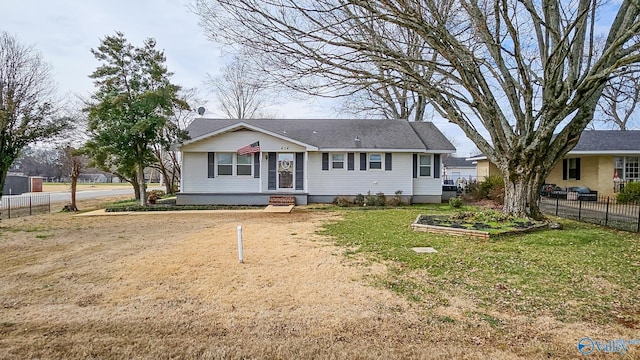 ranch-style house featuring a front yard