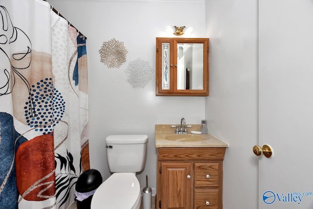 303 Bobwhite Dr SW, Decatur, AL 35601 - bathroom featuring toilet, curtained shower, and vanity
