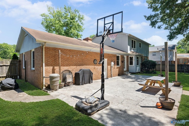 9410 Valley Ln, Huntsville, AL 35803 - back of property with brick siding and a patio area