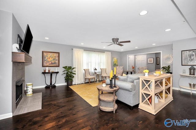 211 Kent Rd SW, Huntsville, AL 35801 - living room featuring ceiling fan, baseboards, wood finished floors, and recessed lighting