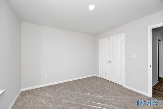 unfurnished bedroom with carpet flooring and a closet