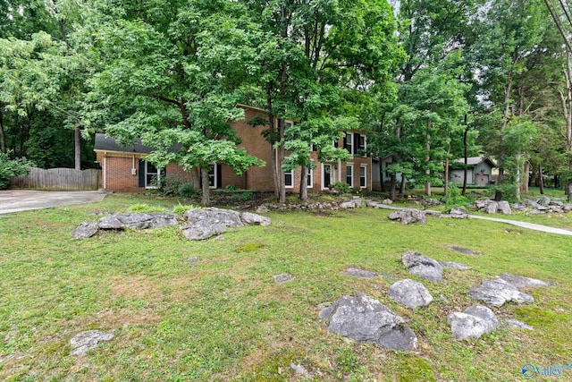 view of front of property with a front yard