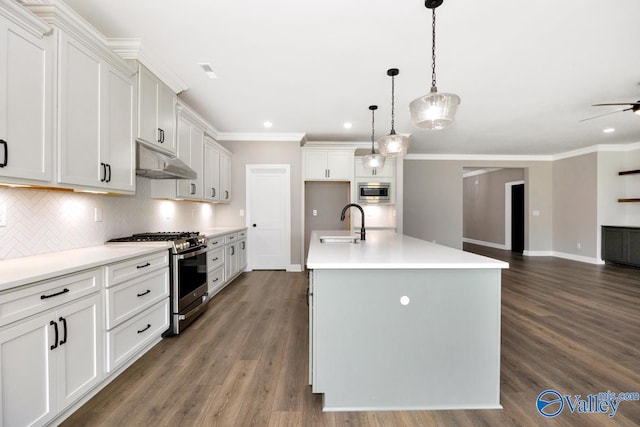 kitchen featuring pendant lighting, sink, appliances with stainless steel finishes, white cabinetry, and an island with sink