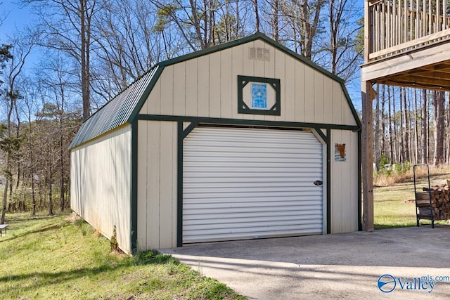 detached garage featuring driveway