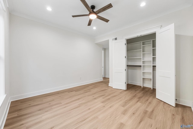 unfurnished bedroom featuring light hardwood / wood-style floors, crown molding, a closet, and ceiling fan