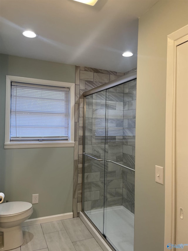 full bathroom with a stall shower, recessed lighting, toilet, and baseboards