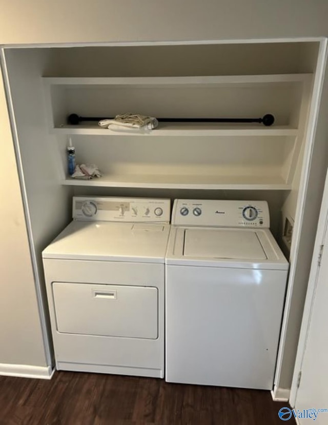 washroom featuring dark wood-style floors, laundry area, and independent washer and dryer