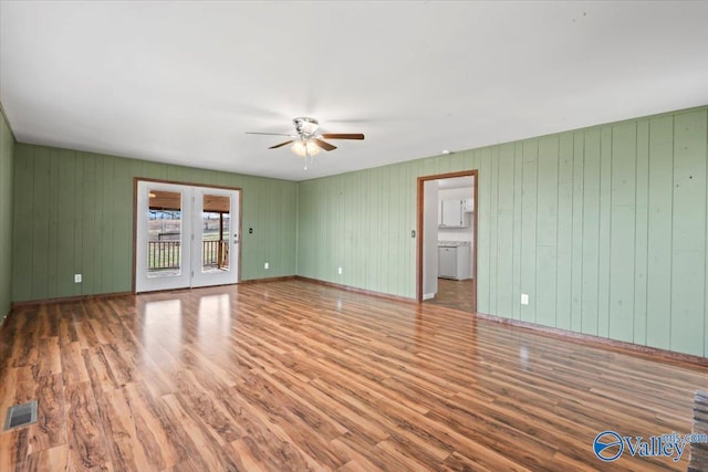 unfurnished room with ceiling fan and hardwood / wood-style floors