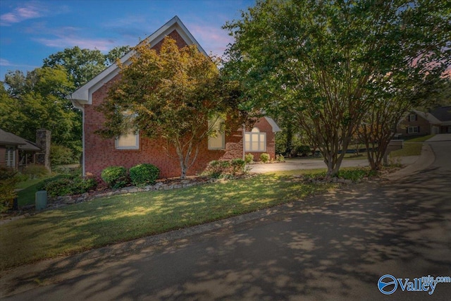 view of front of property with a yard