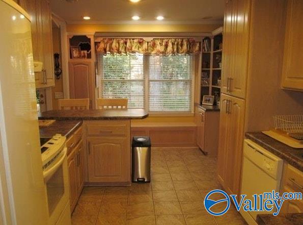 kitchen with crown molding and white appliances