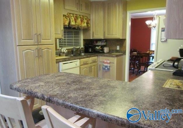 kitchen featuring sink, decorative backsplash, a kitchen breakfast bar, and dishwasher