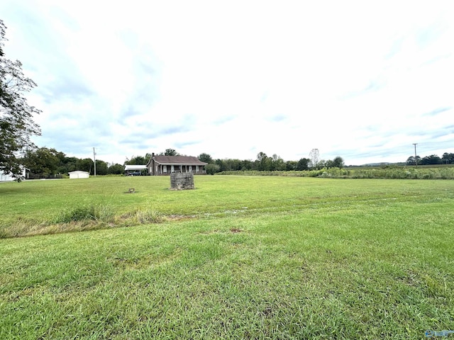 view of yard featuring a rural view