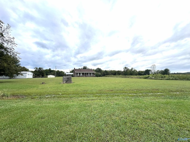 view of yard featuring a rural view