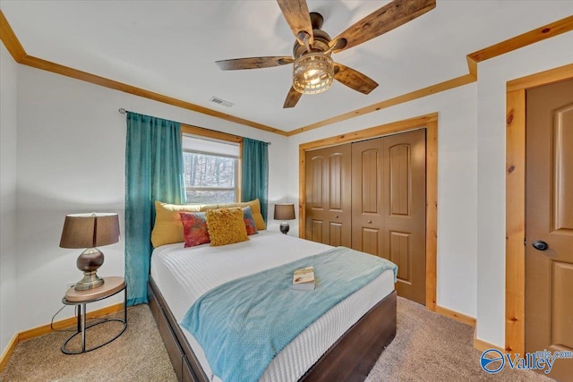 bedroom with baseboards, visible vents, ornamental molding, carpet, and a closet