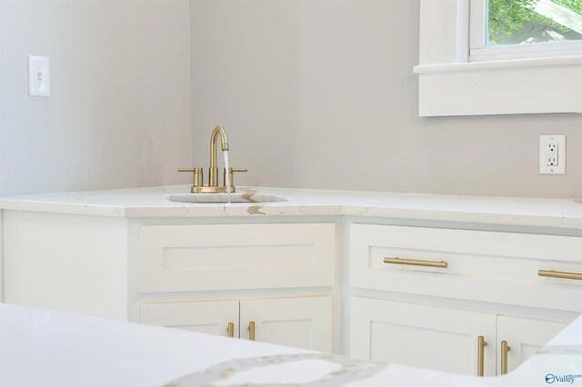 605 Ferry St, Decatur, AL 35601 - bathroom featuring vanity