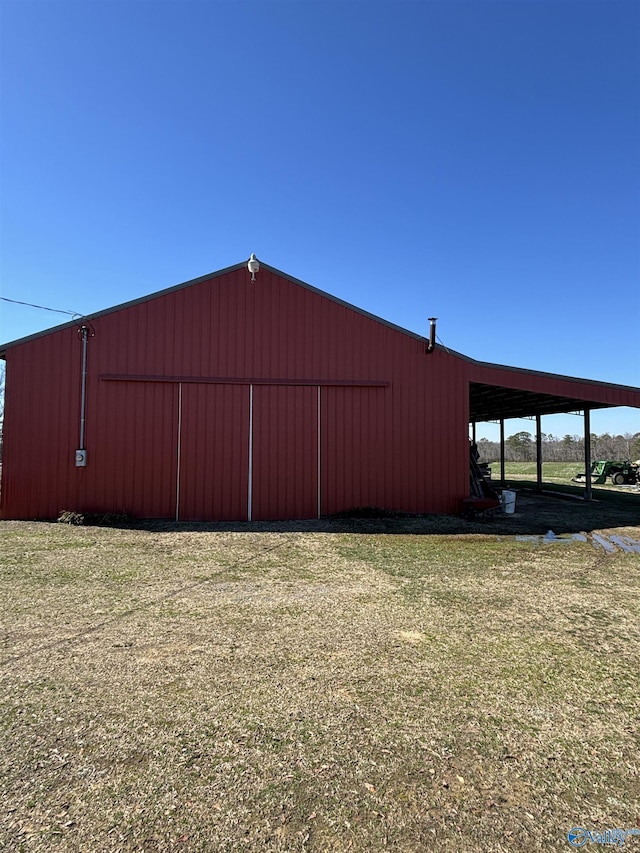 view of pole building with a lawn