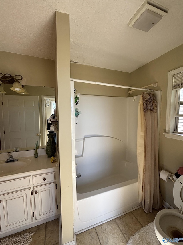 full bathroom featuring shower / bath combo with shower curtain, vanity, and toilet