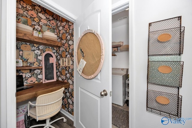 interior space featuring visible vents, washer / dryer, and wallpapered walls