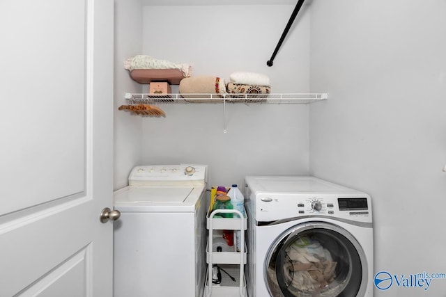 washroom featuring washing machine and dryer and laundry area