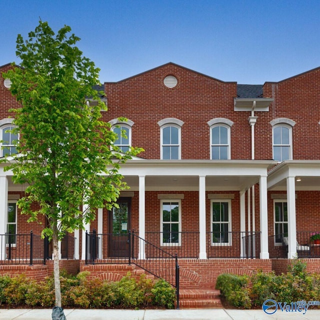 view of front facade featuring a porch