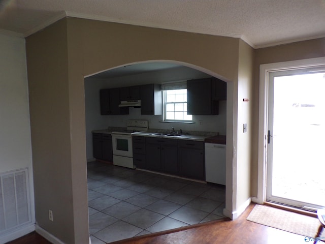 kitchen featuring light tile patterned floors, white appliances, sink, and ornamental molding