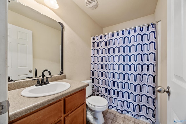 bathroom with a shower with curtain, vanity, and toilet