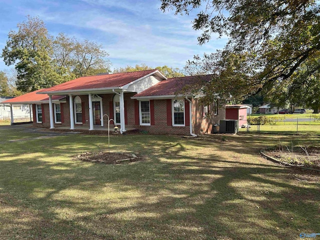 view of front of property featuring cooling unit, a front yard, and a carport