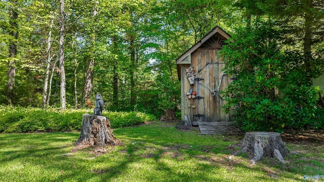 view of yard with an outdoor structure and a shed