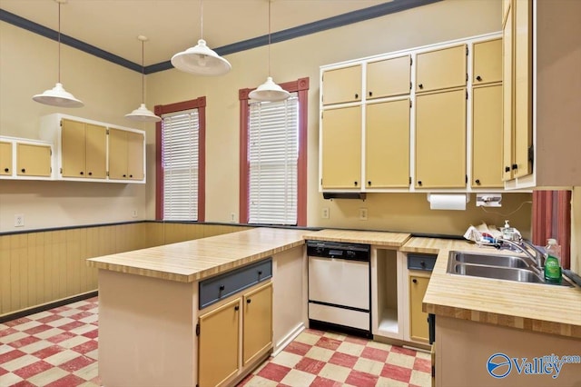 kitchen with sink, dishwasher, kitchen peninsula, and pendant lighting