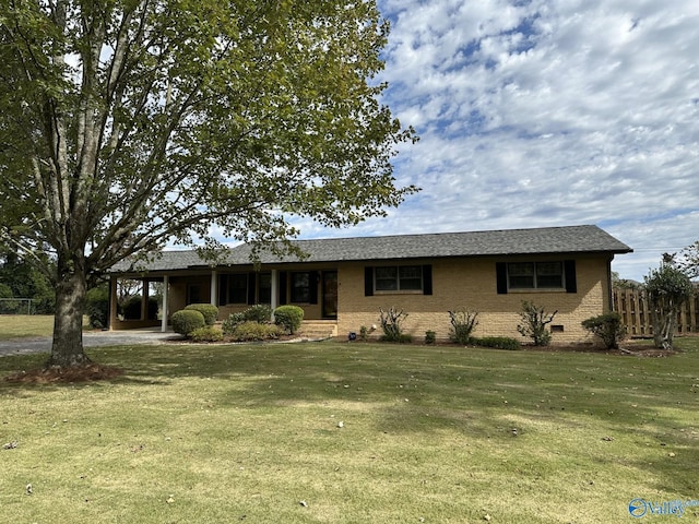 single story home featuring a front yard