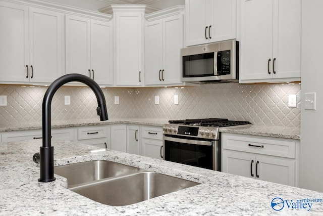 kitchen featuring stainless steel appliances, sink, and decorative backsplash